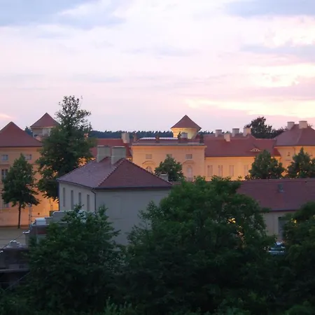 Loggiahaus Am Schloss, 5 Ferienwohnungen, Teils Mit Schloss- Und Seeblick *