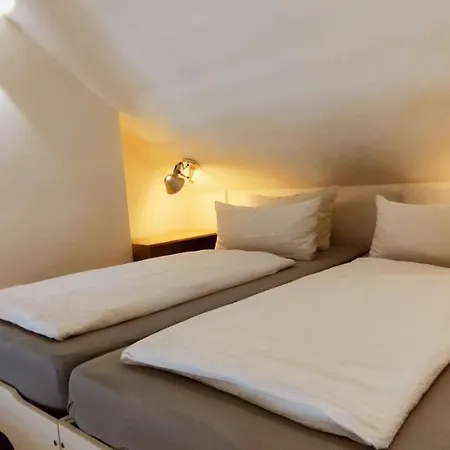 Loggiahaus Am Schloss, 5 Ferienwohnungen, Teils Mit Schloss- Und Seeblick Διαμέρισμα *