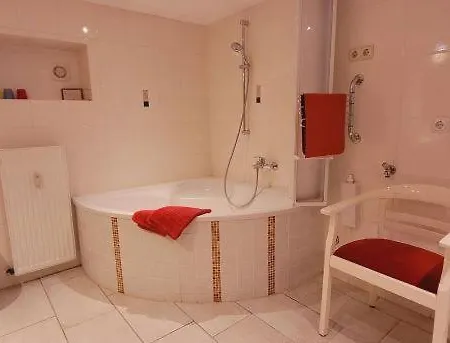 Loggiahaus Am Schloss, 5 Ferienwohnungen, Teils Mit Schloss- Und Seeblick *