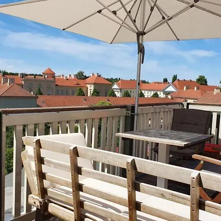 Loggiahaus Am Schloss, 5 Ferienwohnungen, Teils Mit Schloss- Und Seeblick * راينزبرج