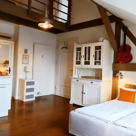 Loggiahaus Am Schloss, 5 Ferienwohnungen, Teils Mit Schloss- Und Seeblick Διαμέρισμα