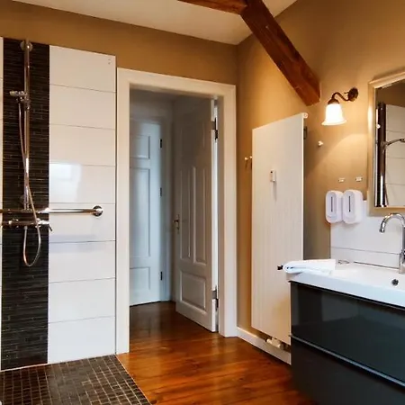 Loggiahaus Am Schloss, 5 Ferienwohnungen, Teils Mit Schloss- Und Seeblick