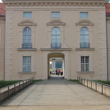 Loggiahaus Am Schloss, 5 Ferienwohnungen, Teils Mit Schloss- Und Seeblick *