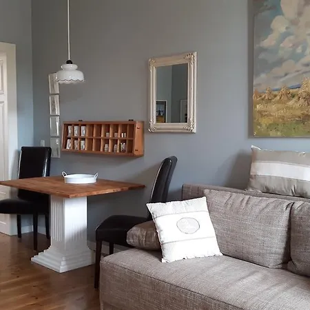 Loggiahaus Am Schloss, 5 Ferienwohnungen, Teils Mit Schloss- Und Seeblick