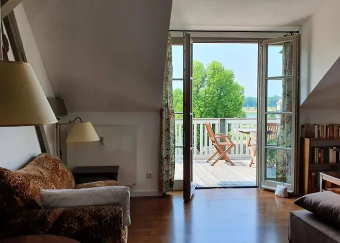 Loggiahaus Am Schloss, 5 Ferienwohnungen, Teils Mit Schloss- Und Seeblick * Rheinsberg