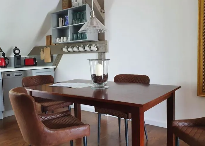 Appartement Loggiahaus Am Schloss, 5 Ferienwohnungen, Teils Mit Schloss- Und Seeblick