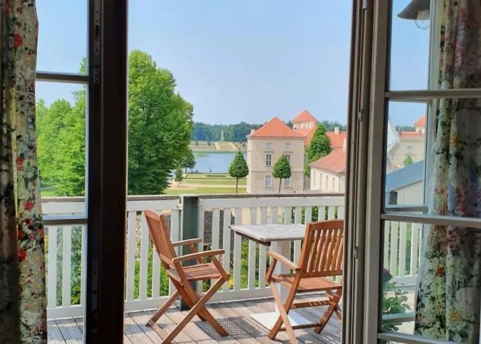 Loggiahaus Am Schloss, 5 Ferienwohnungen, Teils Mit Schloss- Und Seeblick *