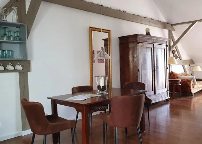 Loggiahaus Am Schloss, 5 Ferienwohnungen, Teils Mit Schloss- Und Seeblick ריינסברג