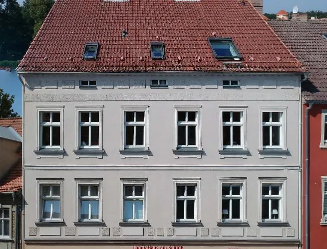 Loggiahaus Am Schloss, 5 Ferienwohnungen, Teils Mit Schloss- Und Seeblick Rheinsberg