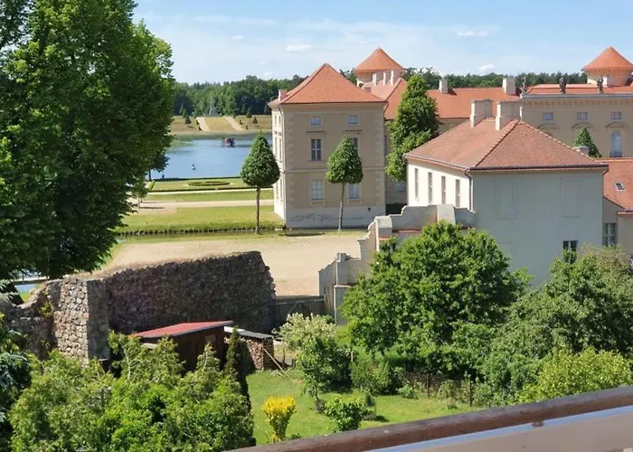 Appartement Loggiahaus Am Schloss, 5 Ferienwohnungen, Teils Mit Schloss- Und Seeblick