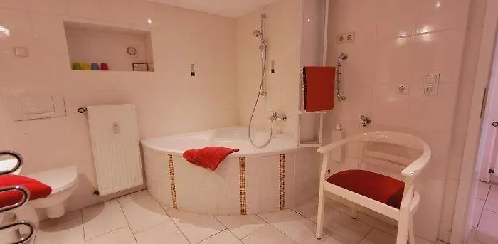 Loggiahaus Am Schloss, 5 Ferienwohnungen, Teils Mit Schloss- Und Seeblick *