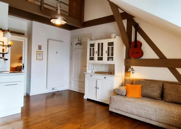 Loggiahaus Am Schloss, 5 Ferienwohnungen, Teils Mit Schloss- Und Seeblick *