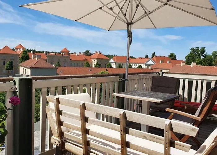 Loggiahaus Am Schloss, 5 Ferienwohnungen, Teils Mit Schloss- Und Seeblick * Rheinsberg