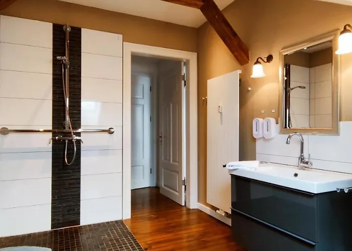 Loggiahaus Am Schloss, 5 Ferienwohnungen, Teils Mit Schloss- Und Seeblick