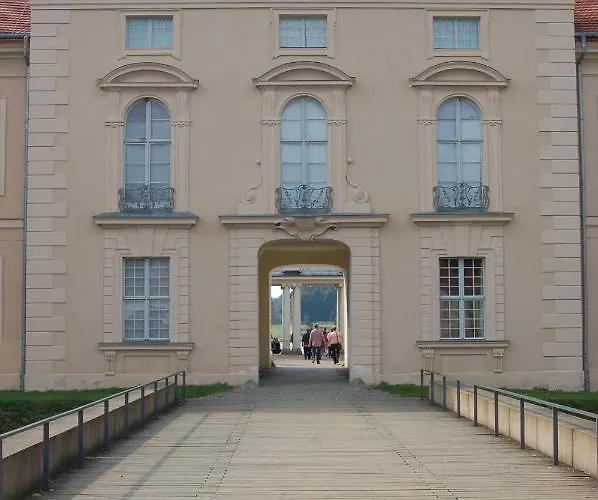 Loggiahaus Am Schloss, 5 Ferienwohnungen, Teils Mit Schloss- Und Seeblick *