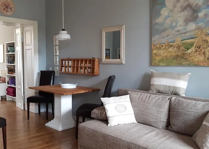 Loggiahaus Am Schloss, 5 Ferienwohnungen, Teils Mit Schloss- Und Seeblick